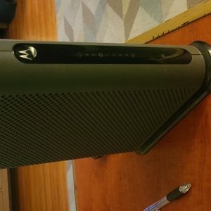 Motorola MG7315 cable modem router